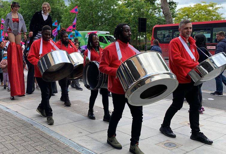 Click to enlarge image island-groove-steelband-02.jpg