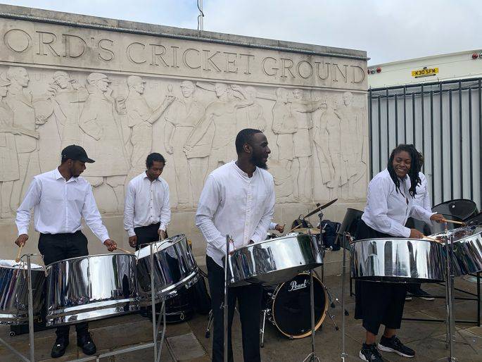 Click to enlarge image island-groove-steelband-03.jpg