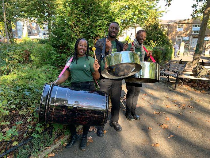 Click to enlarge image island-groove-steelband-08.jpg