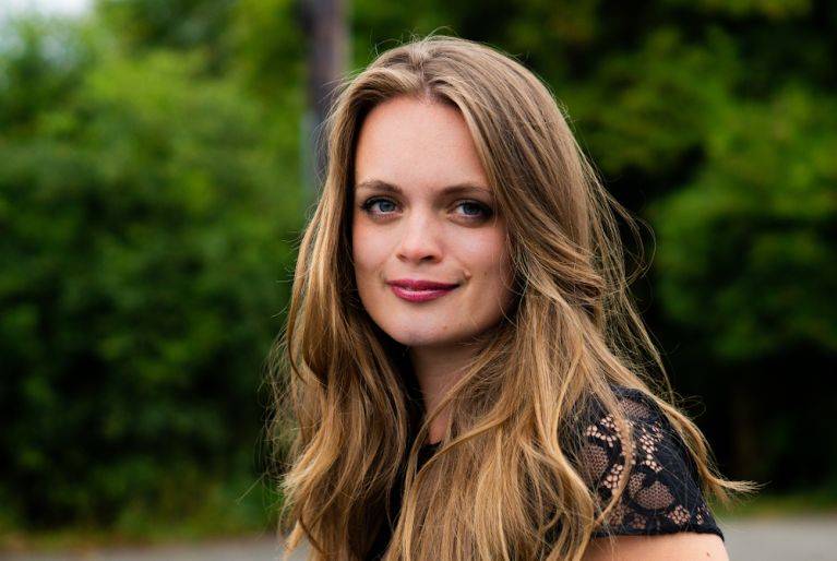 Click to enlarge image estelle-2.jpg