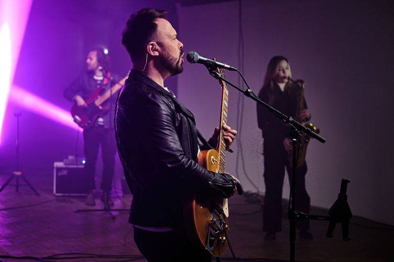 Click to enlarge image 09.jpg