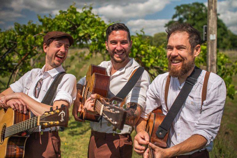 Click to enlarge image band-on-the-roam-03.jpg