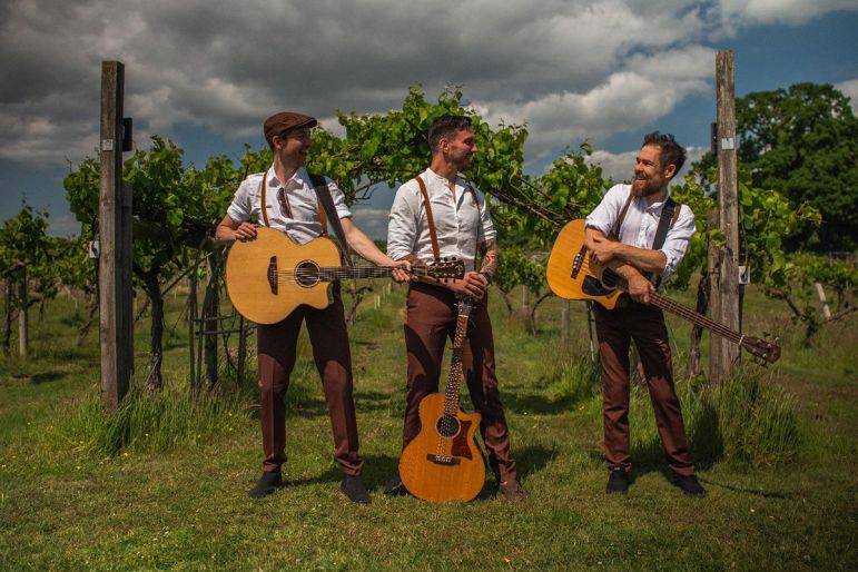 Click to enlarge image band-on-the-roam-04.jpg