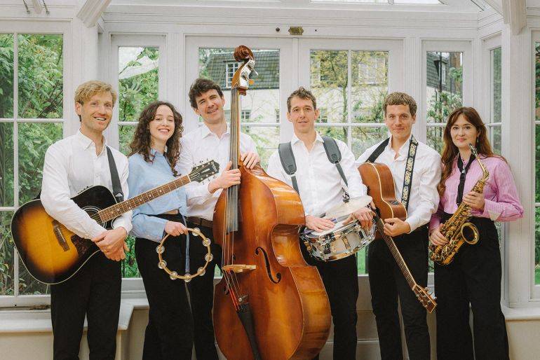 Click to enlarge image london-vagabonds-video.jpg