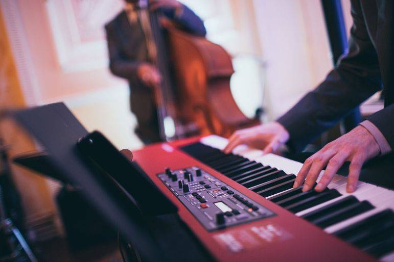 Click to enlarge image 52nd-street-jazz-04.jpg