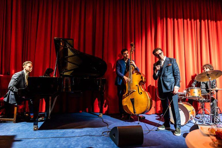 Click to enlarge image moon-runners-01.jpg