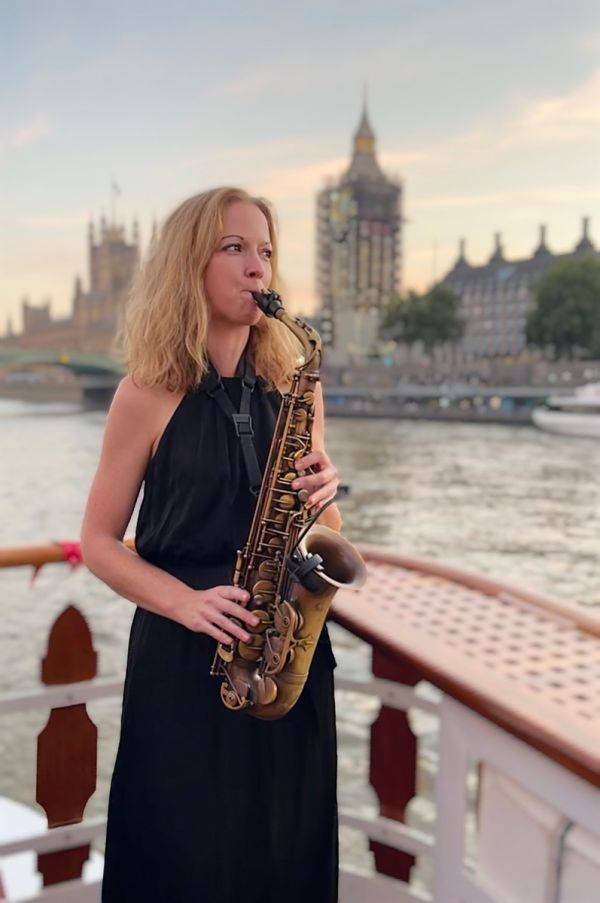 Click to enlarge image tori-sax-06.jpg