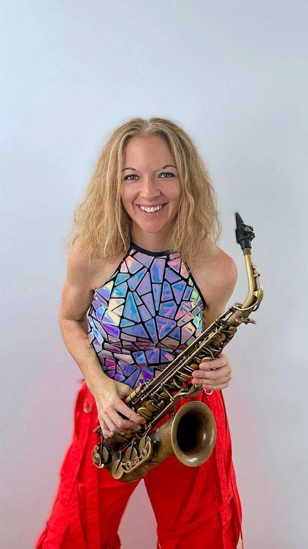 Click to enlarge image tori-sax-09.jpg