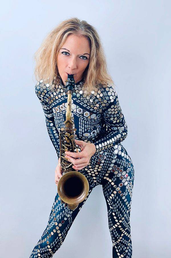 Click to enlarge image tori-sax-12.jpg