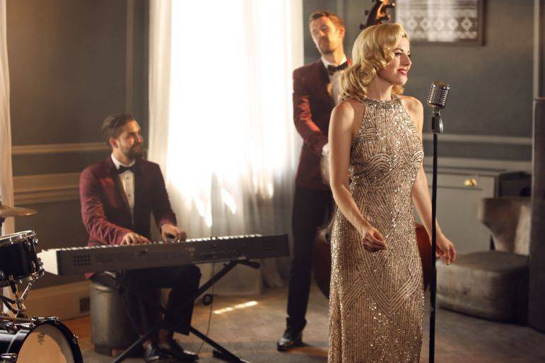 Click to enlarge image chic-jazz-04.jpg