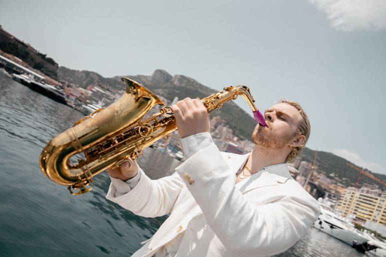 Click to enlarge image tommy-sax-16.jpg