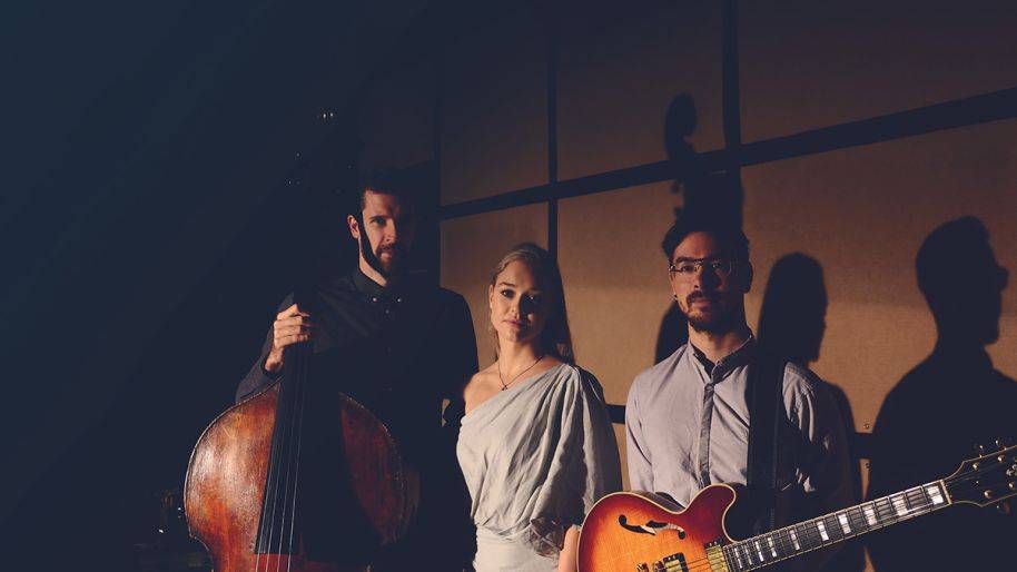 Click to enlarge image blue-soire-01.jpg