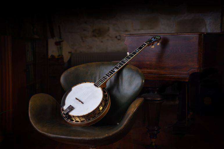 Click to enlarge image banjo-man-02.jpg