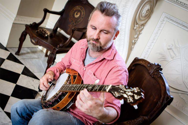 Click to enlarge image banjo-man-06.jpg