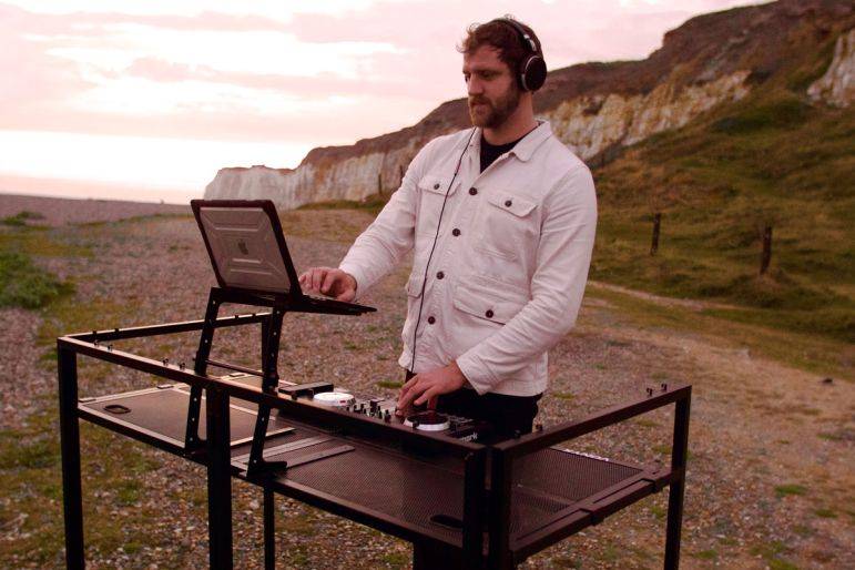 Click to enlarge image jamie-07.jpg