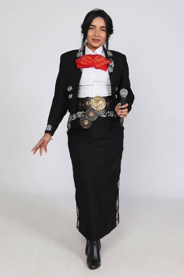 Click to enlarge image los-mariachis-04.jpg