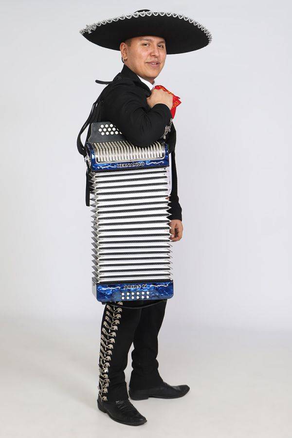 Click to enlarge image los-mariachis-07.jpg