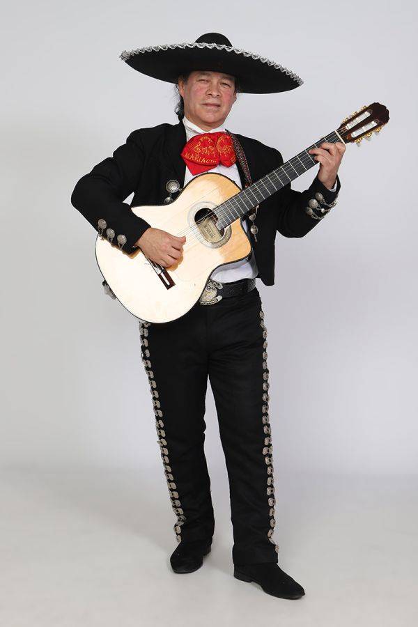 Click to enlarge image los-mariachis-08.jpg