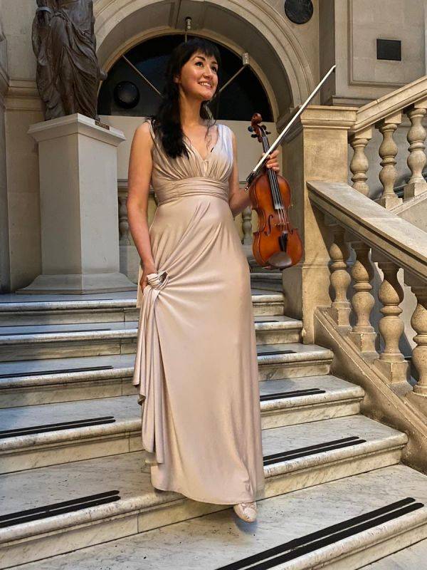 Click to enlarge image alice-violinist-gallery-01.jpg