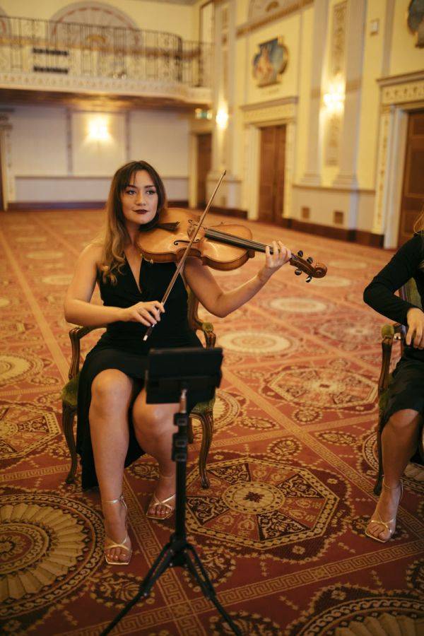 Click to enlarge image alice-violinist-gallery-04.jpg