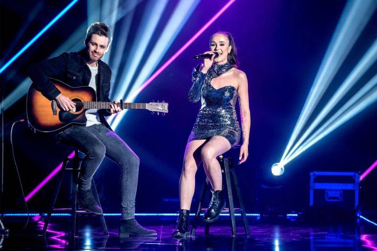 Click to enlarge image roses-and-wine-01.jpg