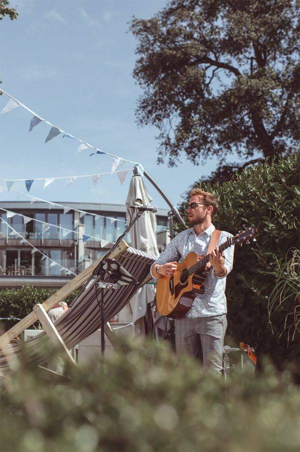 Click to enlarge image jonny-03.jpg