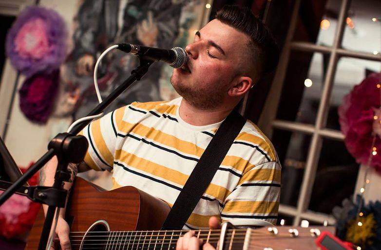 Click to enlarge image thomas-02.jpg