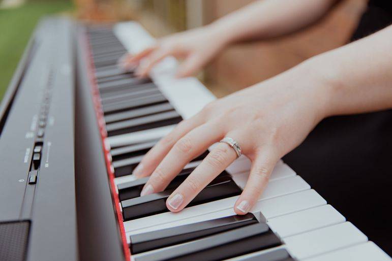 Click to enlarge image louise-07.jpg