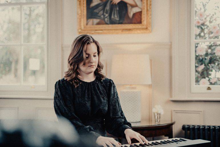 Click to enlarge image louise-11.jpg