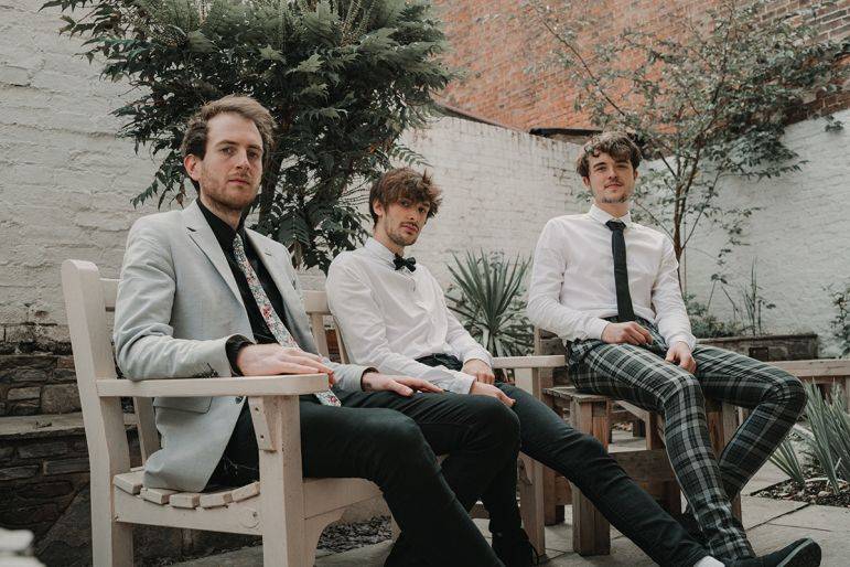 Click to enlarge image weekenders-02.jpg