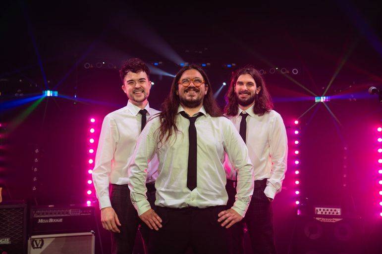 Click to enlarge image weekenders-new-03.jpg