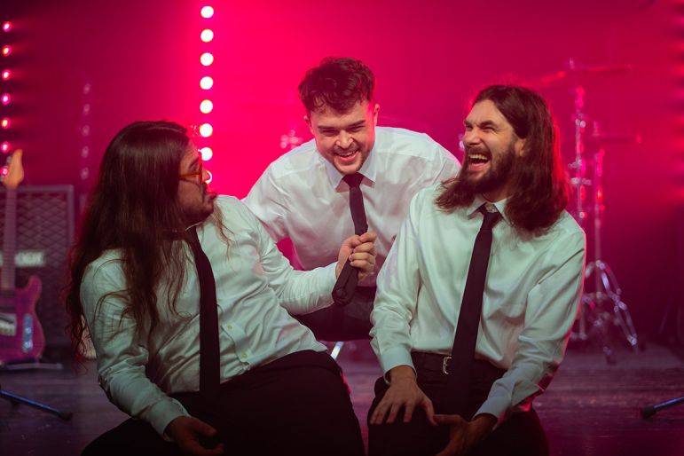 Click to enlarge image weekenders-new-04.jpg