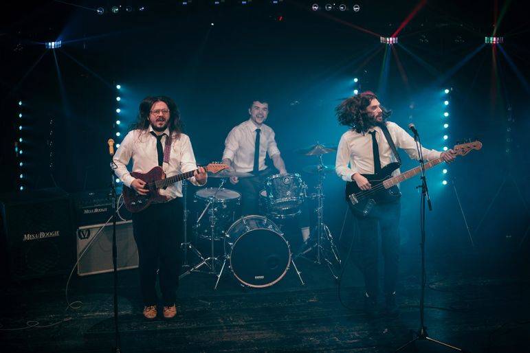 Click to enlarge image weekenders-new-07.jpg