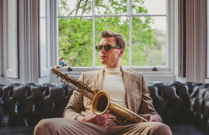 Click to enlarge image dc-sax-01.jpg