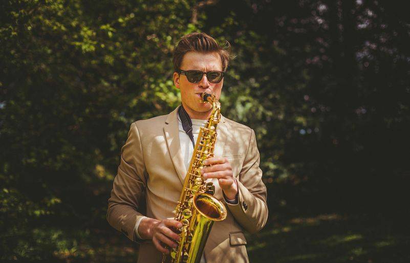 Click to enlarge image dc-sax-02.jpg