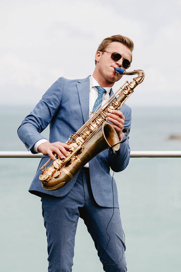 Click to enlarge image dc-sax-05.jpg