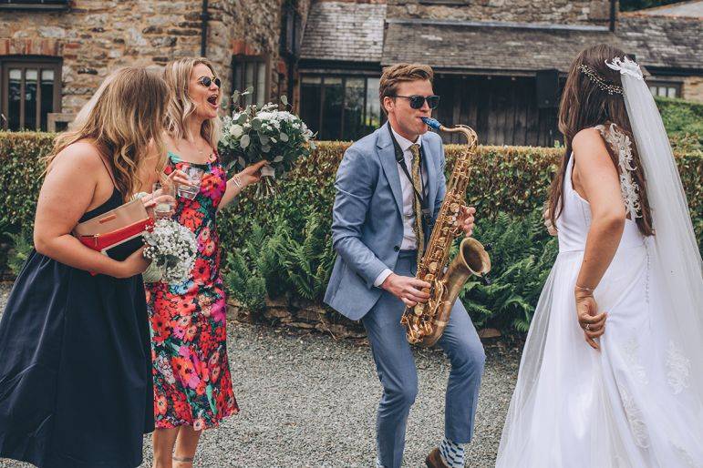 Click to enlarge image dc-sax-09.jpg