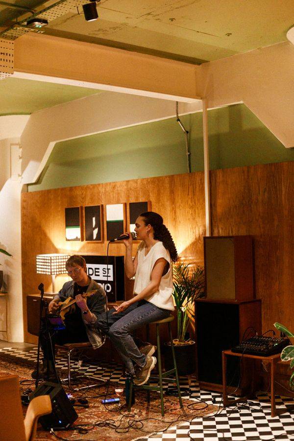 Click to enlarge image him-her-09.jpg