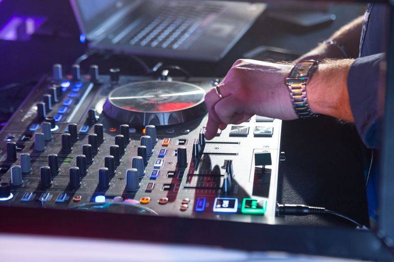 Click to enlarge image 05.jpg