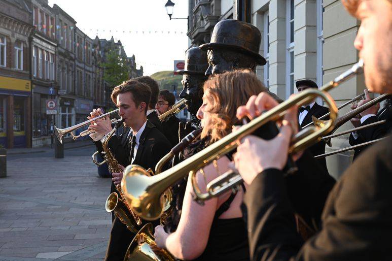 Click to enlarge image dynamite-big-band-08.jpg