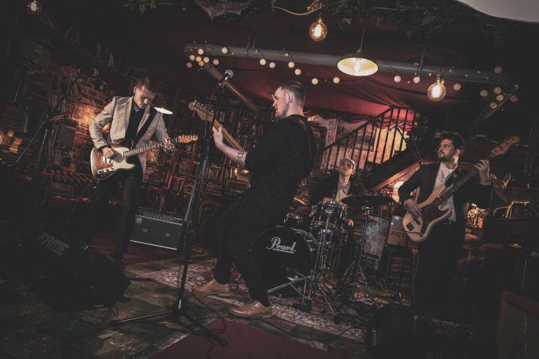 Click to enlarge image replay-04.jpg