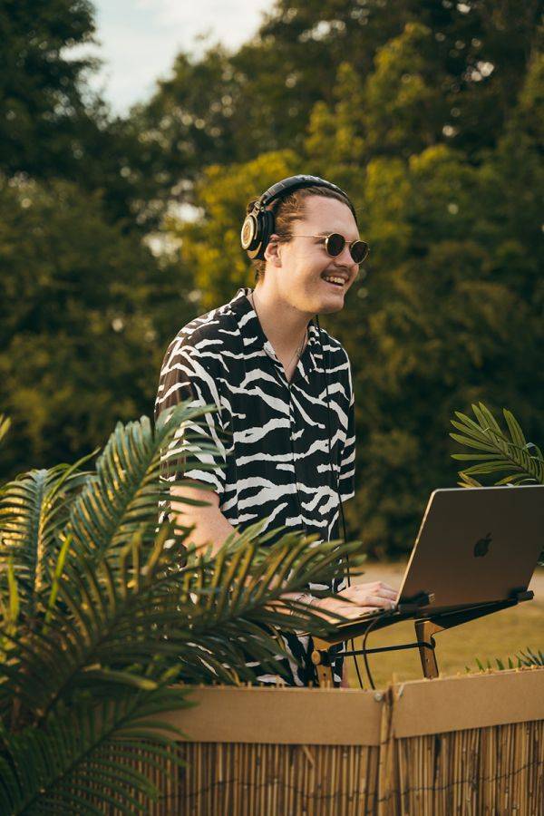 Click to enlarge image cafe-del-sax-05.jpg