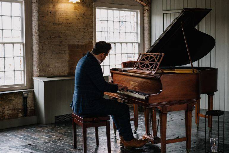 Click to enlarge image will-pianist-01.jpg