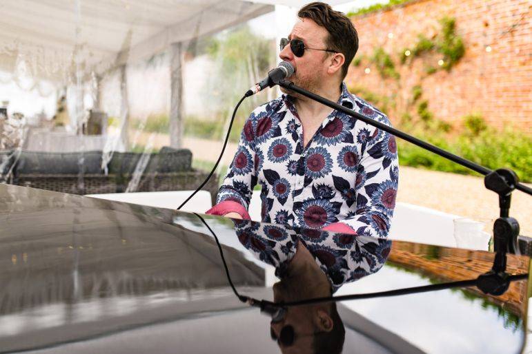 Click to enlarge image will-pianist-02.jpg