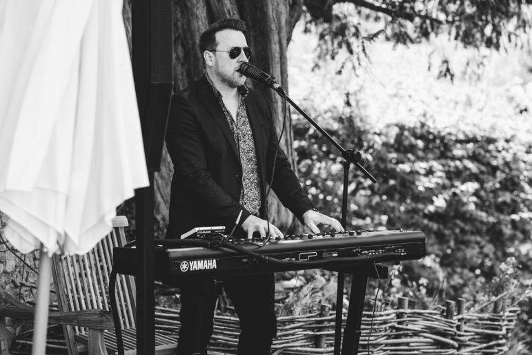 Click to enlarge image will-pianist-03.jpg