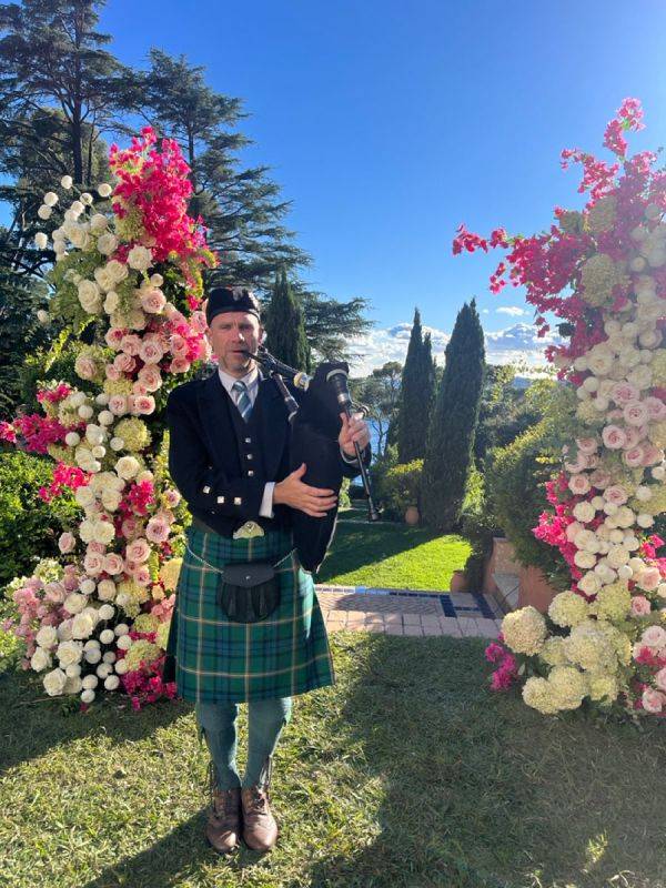 Click to enlarge image moorland-piper-01.jpg