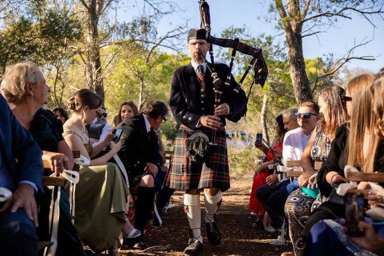 Click to enlarge image moorland-piper-03.jpg