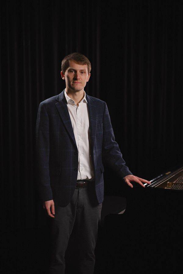 Click to enlarge image piano-sophisticate-04.jpg