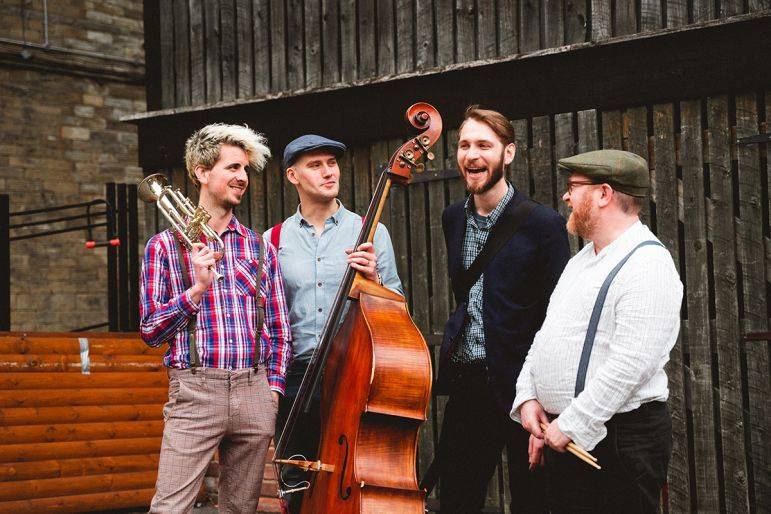 Click to enlarge image hunters-02.jpg