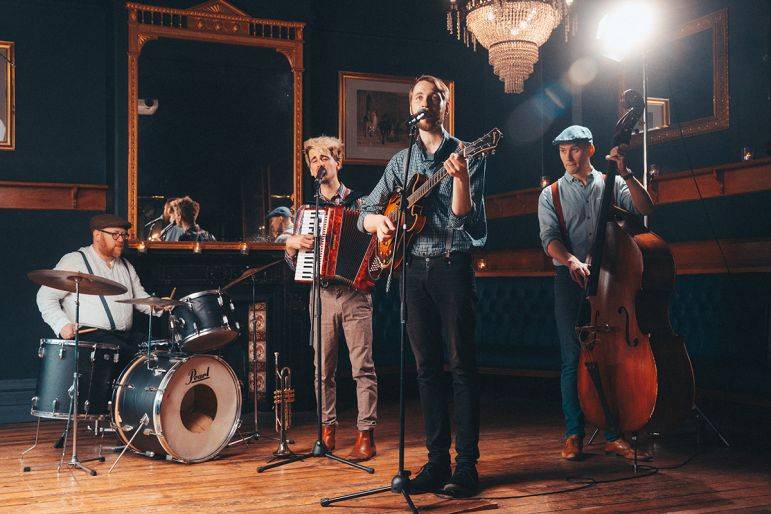 Click to enlarge image hunters-04.jpg